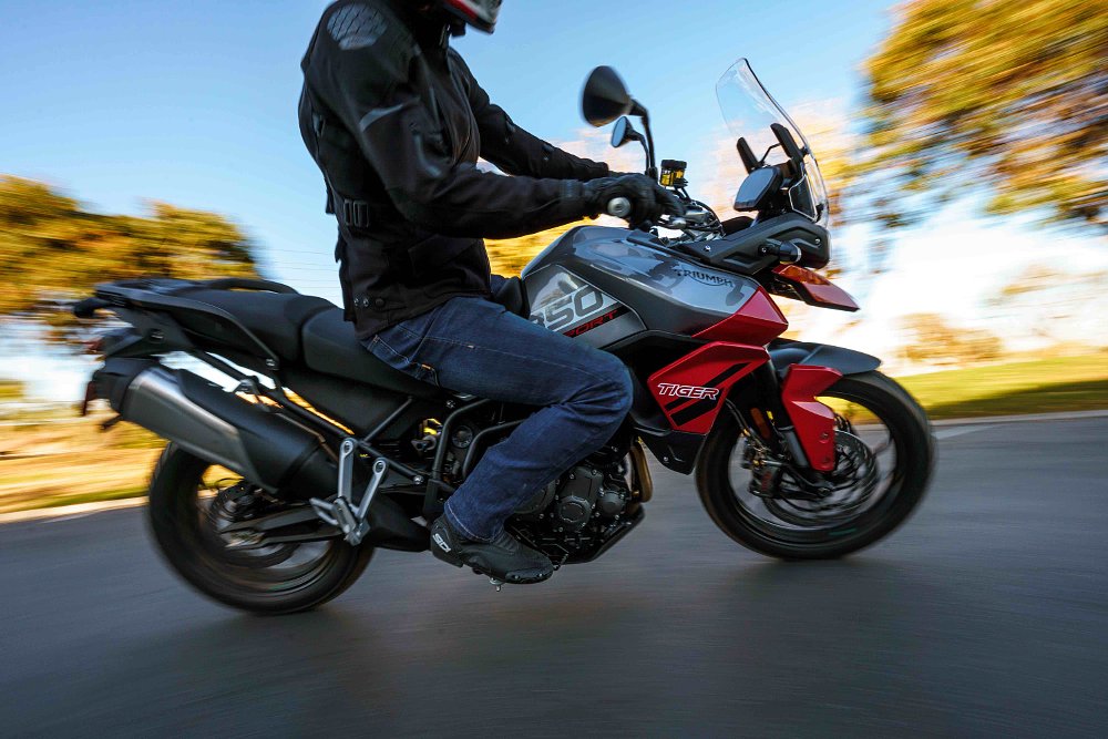 Triumph Tiger 850 Sport up close action turning right in a parking lot