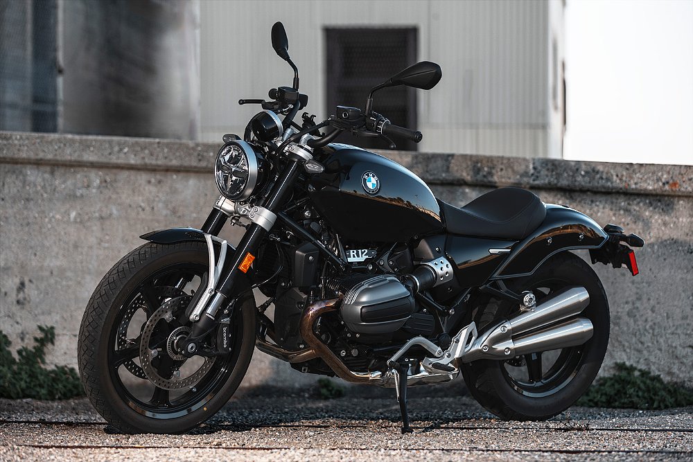 A pipes-side profile of the R 12 parked in an abandoned shipping yard.