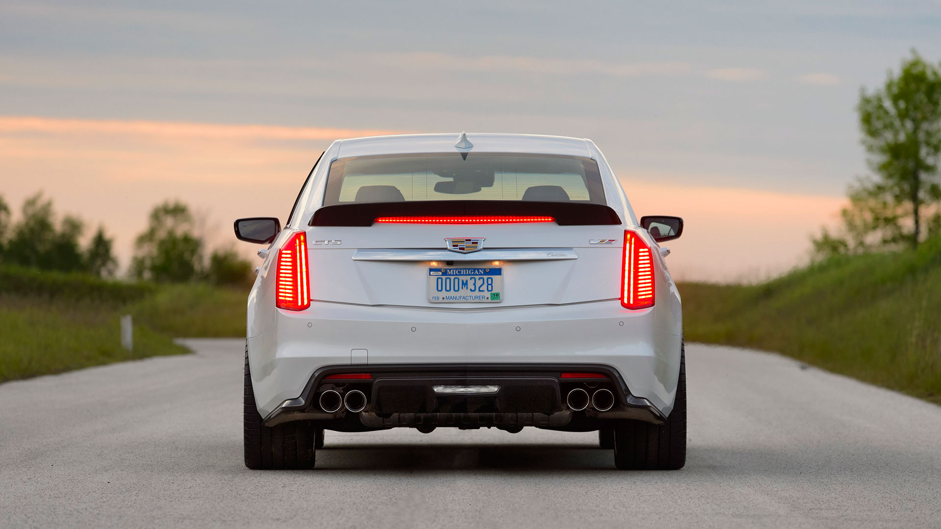 2016cadillacctsv_ss_5.jpg