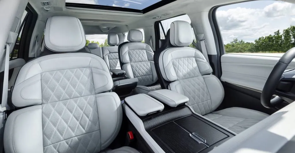 2025 Lincoln Navigator L Black Label