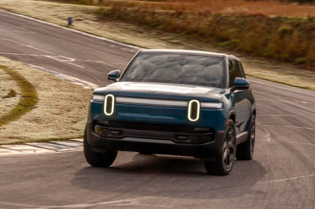 2025 Rivian R1S