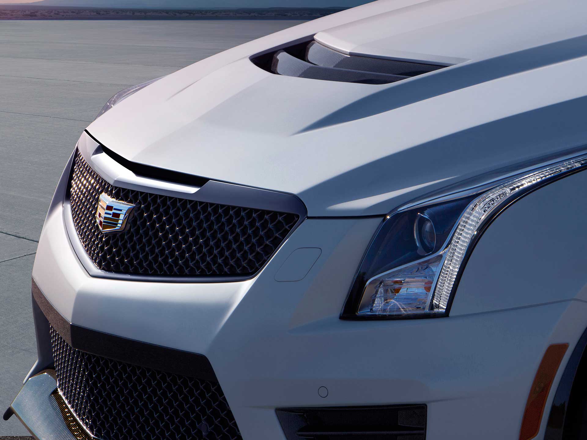 cadillac_ats_v_grille_detail_0.jpg